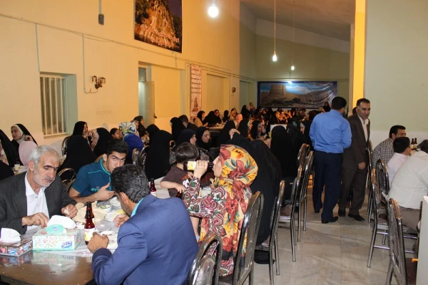 به مناسبت ولادت حضرت فاطمه معصومه (س) برگزار شد :
دیدار سرپرست امور پردیس های دانشگاه فرهنگیان استان لرستان با اساتید،همکاران وخانواده های آنها