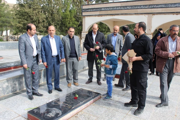 مراسم غبارروبی و عطر افشانی گلزار شهدا به مناسبت دهه مبارک فجر برگزار شد.