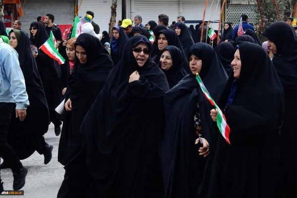 حضور کارکنان و دانشجویان پردیس آیت اله کمالوند لرستان در راهپیمایی بزرگ 22 بهمن به روایت تصویر