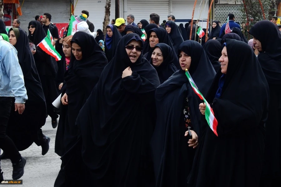 حضور کارکنان و دانشجویان پردیس آیت اله کمالوند لرستان در راهپیمایی بزرگ 22 بهمن به روایت تصویر