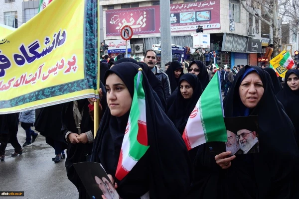 حضور کارکنان و دانشجویان پردیس آیت اله کمالوند لرستان در راهپیمایی بزرگ 22 بهمن به روایت تصویر