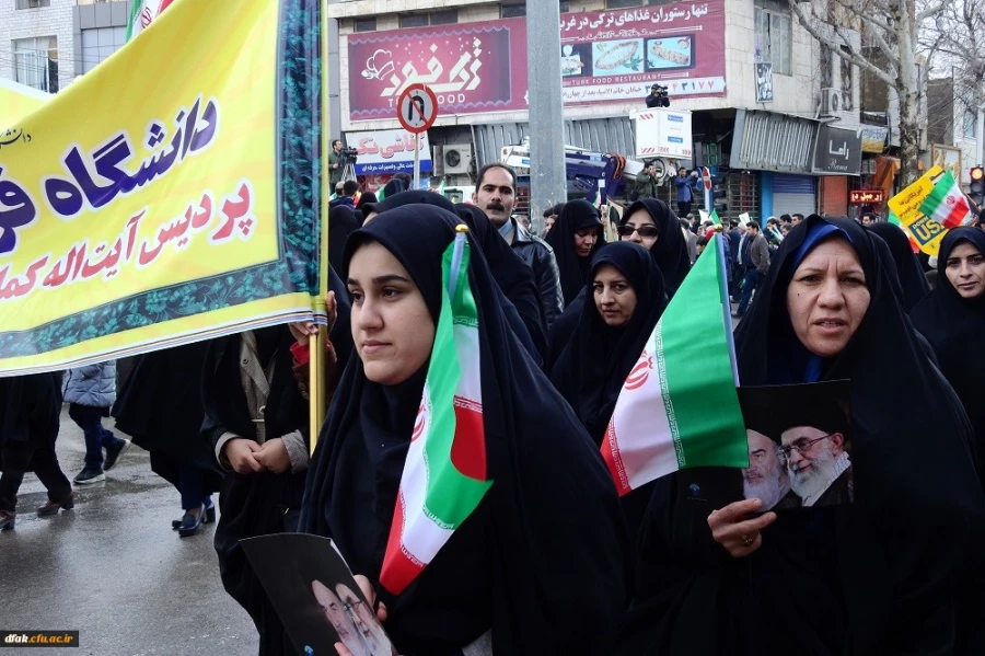 حضور کارکنان و دانشجویان پردیس آیت اله کمالوند لرستان در راهپیمایی بزرگ 22 بهمن به روایت تصویر