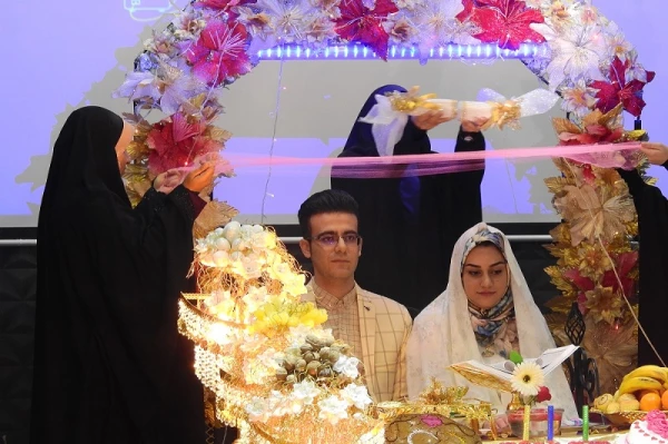 مراسم جشن بزرگ ازدواج دانشجویی در دانشگاه فرهنگیان لرستان برگزار شد.