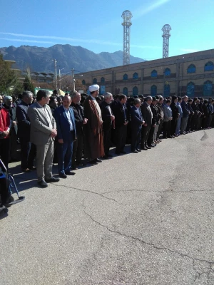 حضور مسئولین و کارکنان دانشگاه فرهنگیان استان لرستان در مراسم تشییع و خاکسپاری دو شهید گمنام دوران دفاع مقدس