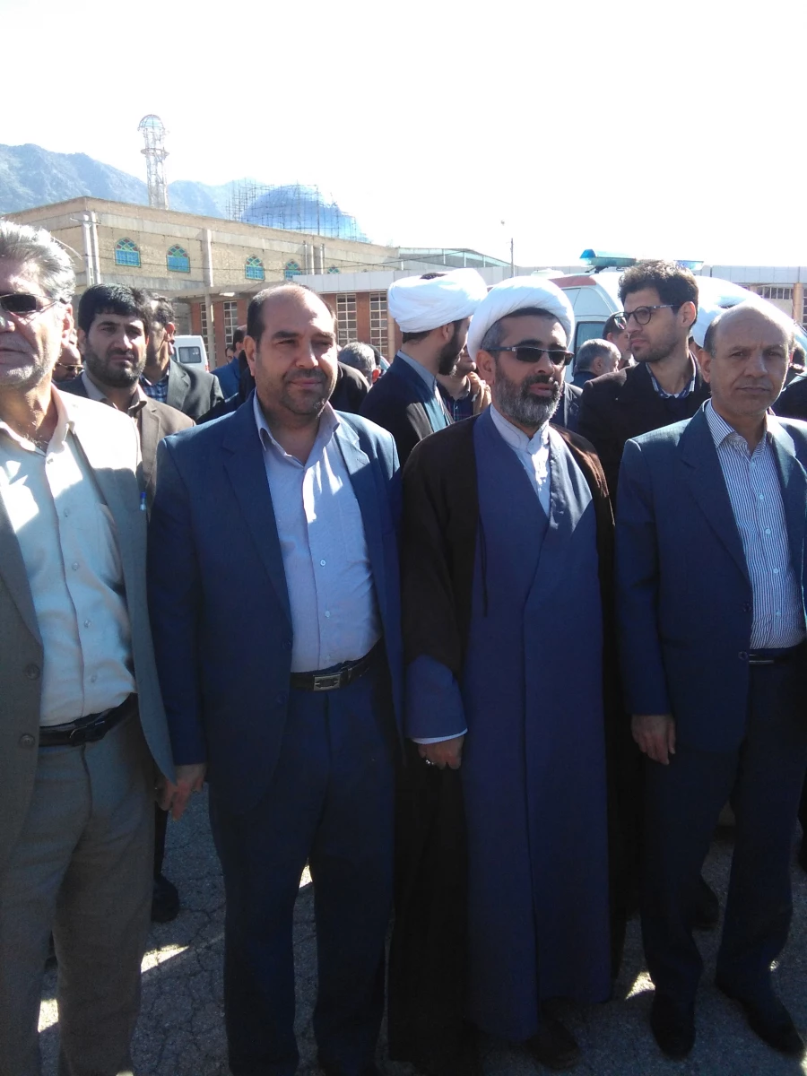 حضور مسئولین و کارکنان دانشگاه فرهنگیان استان لرستان در مراسم تشییع و خاکسپاری دو شهید گمنام دوران دفاع مقدس