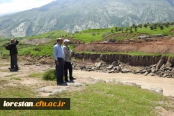 بازدید دکتر طاهری نیا از روستای سیل زده چم مهر پلدختر