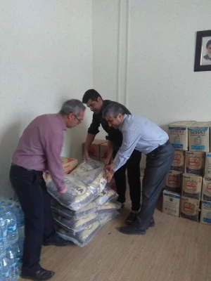 کمک های غیر نقدی دانشگاهیان دانشگاه فرهنگیان کردستان به سیل زدگان لرستانی