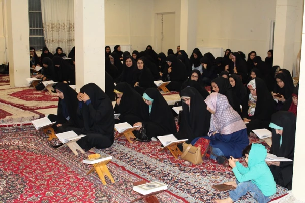 محفل انس با قرآن کریم ویژه دانشجویان دختر دانشگاه های استان لرستان به میزبانی دانشگاه فرهنگیان استان برگزار شد.