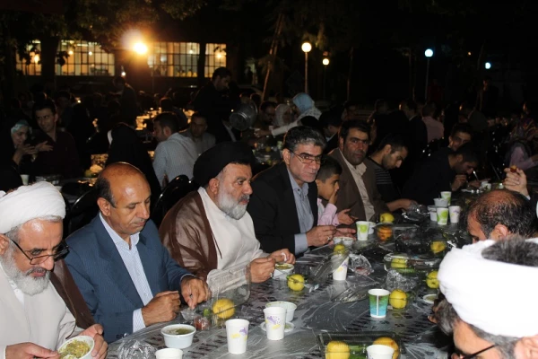 محفل انس با قرآن کریم ویژه دانشجویان دختر دانشگاه های استان لرستان به میزبانی دانشگاه فرهنگیان استان برگزار شد.