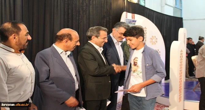 حضور معاونت پژوهشی و فناوری دانشگاه فرهنگیان کشور و جمعی از مسئولین دانشگاه فرهنگیان لرستان در جلسه تفسیر قرآن نماینده ولی فقیه استان لرستان
