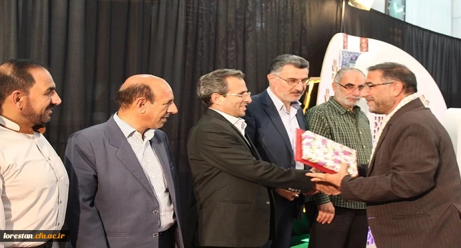 حضور معاونت پژوهشی و فناوری دانشگاه فرهنگیان کشور و جمعی از مسئولین دانشگاه فرهنگیان لرستان در جلسه تفسیر قرآن نماینده ولی فقیه استان لرستان