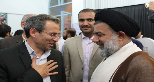 حضور معاونت پژوهش و فناوری دانشگاه فرهنگیان کشور و جمعی از مسئولین دانشگاه فرهنگیان لرستان در جلسه تفسیر قرآن نماینده ولی فقیه استان لرستان