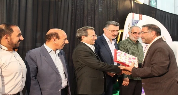 حضور معاونت پژوهش و فناوری دانشگاه فرهنگیان کشور و جمعی از مسئولین دانشگاه فرهنگیان لرستان در جلسه تفسیر قرآن نماینده ولی فقیه استان لرستان