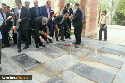 ادای احترام سرپرست وزارت آموزش و پرورش به مقام شامخ شهدای گمنام لرستان