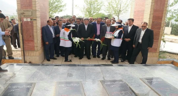 ادای احترام سرپرست وزارت به شهدای لرستان