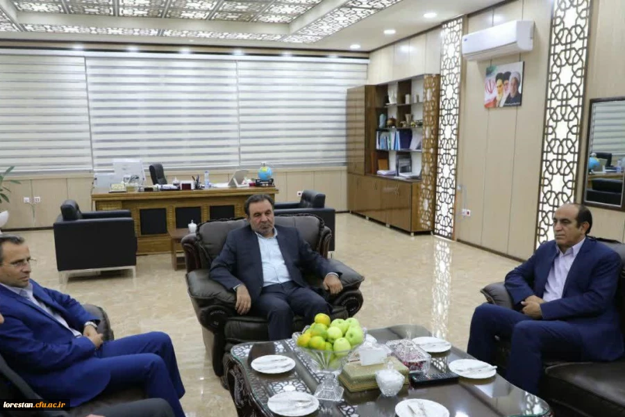 دانشگاه فرهنگیان محور توسعه آموزش در آموزش و پرورش است. 3