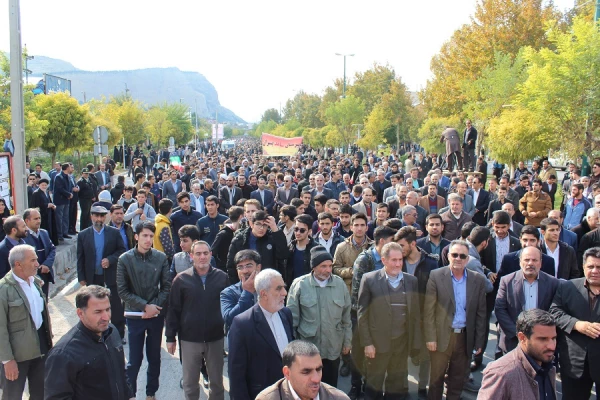 حضور دانشگاهیان دانشگاه فرهنگیان استان لرستان در راهپیمایی عظیم مردمی در جهت محکوم کردن برخی اغتشاشات اخیر در کشور 5