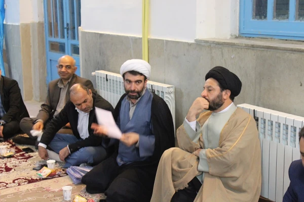جلسه هم اندیشی اساتید حوزه علمیه و دانشگاه فرهنگیان لرستان با عنوان بایسته های تربیتی آموزش برگزار شد. 4