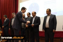 مراسم گرامیداشت هفته پژوهش و تقدیر از پژوهشگران برتر دانشگاه فرهنگیان استان لرستان برگزار شد. 7