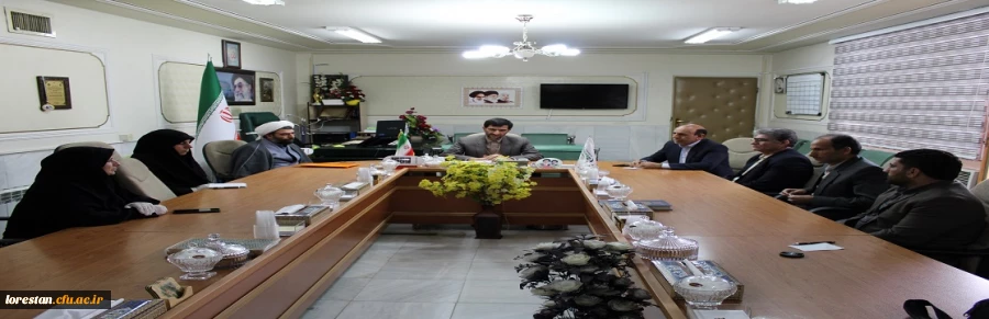 در پی انتصاب مدیر کل جدید آموزش و پرورش استان لرستان، جمعی از مسئولین دانشگاه فرهنگیان استان با حضور در دفتر مدیر کل، این انتصاب را به ایشان تبریک گفتند. 2