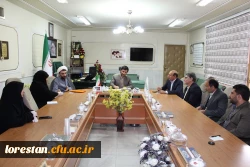 در پی انتصاب مدیر کل جدید آموزش و پرورش استان لرستان، جمعی از مسئولین دانشگاه فرهنگیان استان با حضور در دفتر مدیر کل، این انتصاب را به ایشان تبریک گفتند. 4