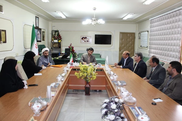 در پی انتصاب مدیر کل جدید آموزش و پرورش استان لرستان، جمعی از مسئولین دانشگاه فرهنگیان استان با حضور در دفتر مدیر کل، این انتصاب را به ایشان تبریک گفتند. 4