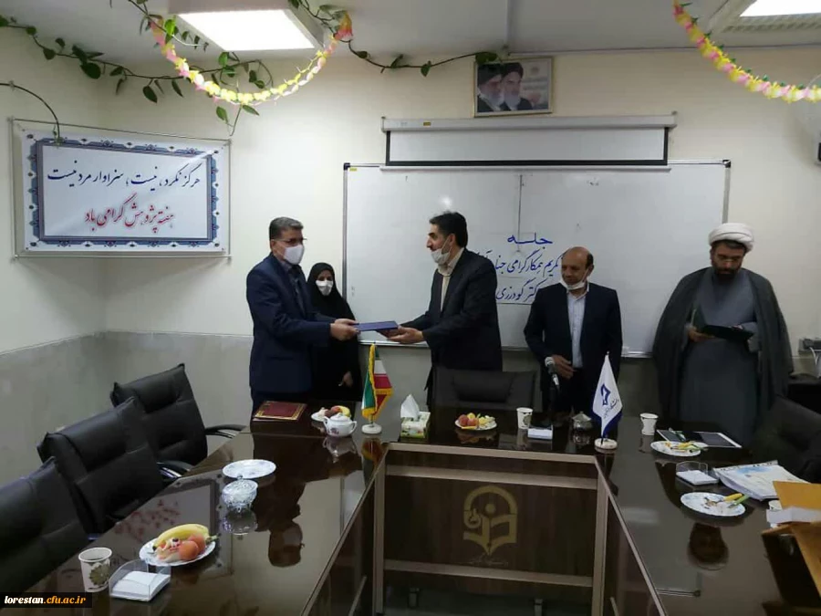 آیین تکریم از سرپرست مرکز آموزش عال شهید میر شاکی برگزار شد 4