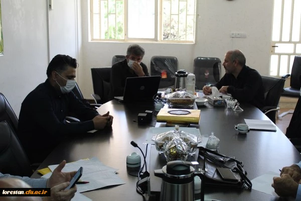 آیین تکریم از سرپرست مرکز آموزش عال شهید میر شاکی شهرستان الیگودرز برگزار شد 2