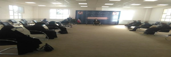 نشست تعاملی مسئولین دانشگاه فرهنگیان لرستان با نماینده ولی فقیه در استان و امام جمعه خرم آباد برگزار شد. 2