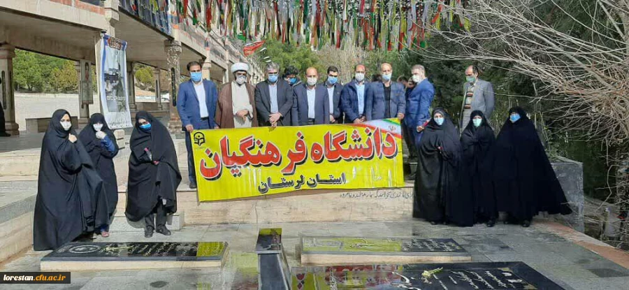 در آستانه چهل و دومین سالگرد پیروزی انقلاب اسلامی ، آئین غبار روبی و عطر افشانی مزار شهدا برگزارشد 2