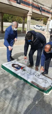 در آستانه چهل و دومین سالگرد پیروزی انقلاب اسلامی ، آئین غبار روبی و عطر افشانی مزار شهدا برگزارشد 10