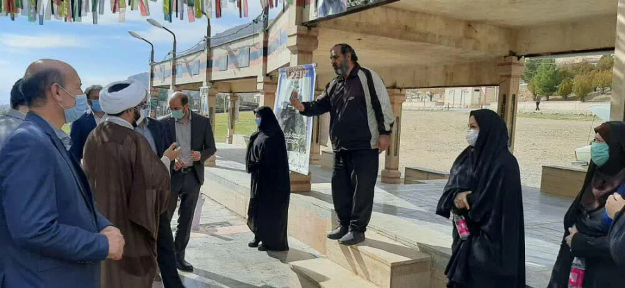 در آستانه چهل و دومین سالگرد پیروزی انقلاب اسلامی ، آئین غبار روبی و عطر افشانی مزار شهدا برگزارشد 17