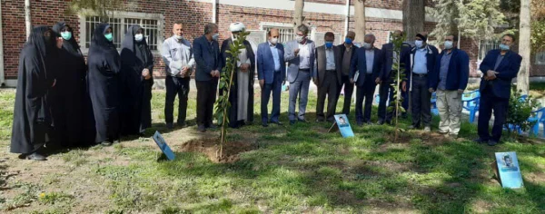 33 اصله درخت در آستانه روز ۲۲ اسفند روز بزرگداشت شهدا در پردیس ها و مراکز دانشگاه فرهنگیان لرستان به یاد 33 شهید دانشجو معلم این دانشگاه غرس شد.  5