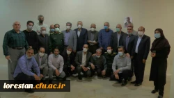 مراسم شب خاطره با حضور رزمندگان دانشجو معلم اعزامی به جبهه های حق علیه باطل در سال 61 برگزار و از کتابی با عنوان 