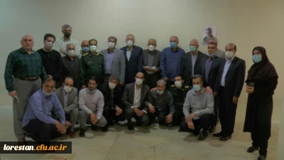 در آستانه سالروز آزاد سازی خرمشهر 

مراسم شب خاطره با حضور رزمندگان دانشجو معلم اعزامی به جبهه های حق علیه باطل در سال 61 برگزار و از کتابی با عنوان حماسه خرمشهر و آن سی دانشجوی لر