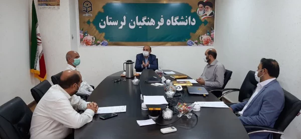 
نخستین جلسه شورای راهبردی پایگاه مقاومت شهدای دانشگاه فرهنگیان لرستان با موضوع بررسی راهکارها و پیشنهادات، جهت مشارکت حداکثری در انتخابات برگزار شد. 
 2