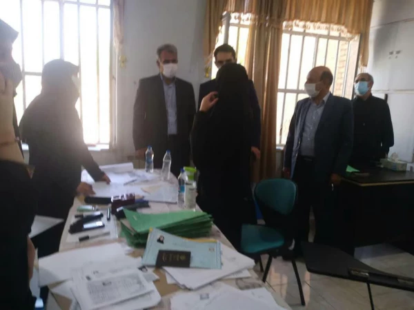 سرپرست دانشگاه فرهنگیان استان لرستان به همراه سرپرست اداره کل آموزش و پرورش استان از مراحل انجام مصاحبه داوطلبان ورود به دانشگاه فرهنگیان بازدید کردند. 5