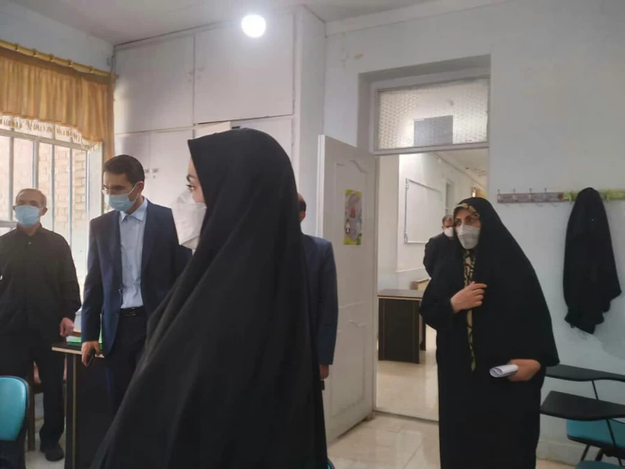 سرپرست دانشگاه فرهنگیان استان لرستان به همراه سرپرست اداره کل آموزش و پرورش استان از مراحل انجام مصاحبه داوطلبان ورود به دانشگاه فرهنگیان بازدید کردند. 6