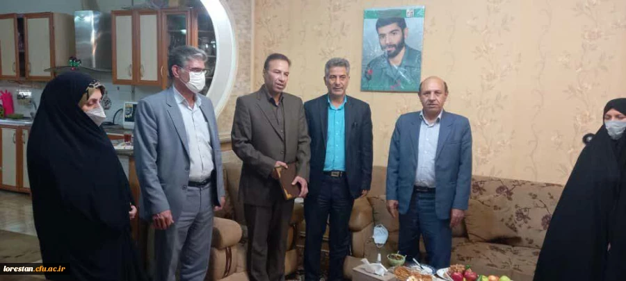 از خانواده شهید دانشجومعلم و ایثارگران دانشگاه فرهنگیان لرستان تجلیل شد. 2