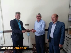 از خانواده شهید دانشجومعلم و ایثارگران دانشگاه فرهنگیان لرستان تجلیل شد. 5