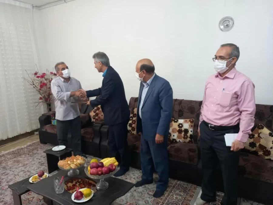 از خانواده شهید دانشجومعلم و ایثارگران دانشگاه فرهنگیان لرستان تجلیل شد. 6