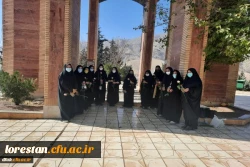 با حضور جمعی از دانشجو معلمان پردیس آیت اله کمالوند گلزار شهدای گمنام خرم آباد غبارروبی و عطر افشانی شد. 4