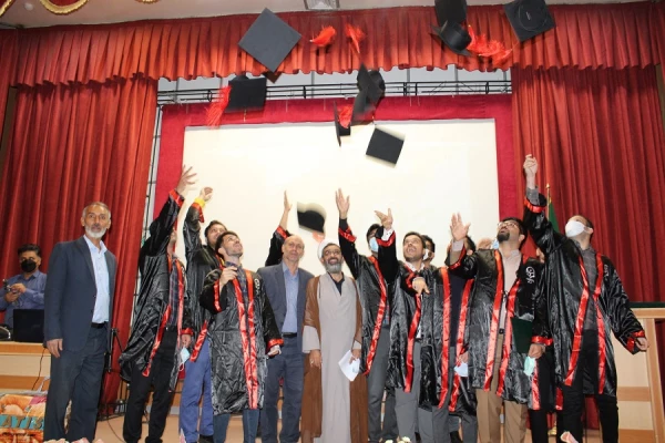آیین جشن فارغ التحصیلی دانشجومعلمان پردیس علامه طباطبایی دانشگاه فرهنگیان لرستان برگزار شد 3