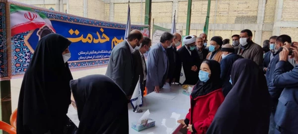 طرح شمیم خدمت توسط دانشگاه فرهنگیان استان و پایگاه مقاومت بسیج کارمندان شهدای دانشگاه فرهنگیان لرستان در حاشیه نماز دشمن شکن جمعه در مصلای الغدیر خرم آباد برگزار شد. 5