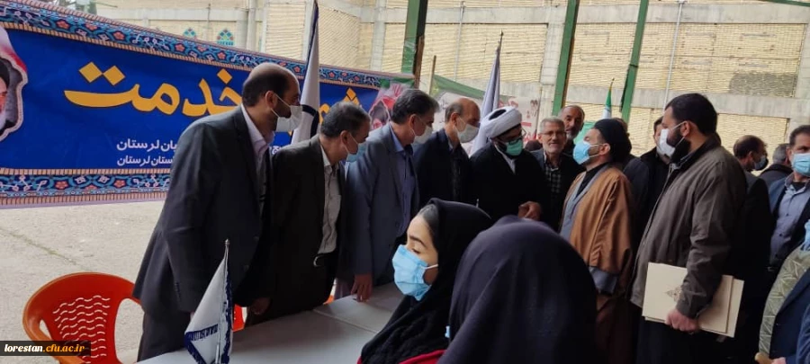 طرح شمیم خدمت توسط دانشگاه فرهنگیان استان و پایگاه مقاومت بسیج کارمندان شهدای دانشگاه فرهنگیان لرستان در حاشیه نماز دشمن شکن جمعه در مصلای الغدیر خرم آباد برگزار شد. 13