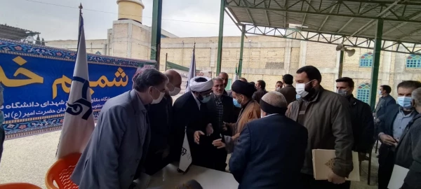 طرح شمیم خدمت توسط دانشگاه فرهنگیان استان و پایگاه مقاومت بسیج کارمندان شهدای دانشگاه فرهنگیان لرستان در حاشیه نماز دشمن شکن جمعه در مصلای الغدیر خرم آباد برگزار شد. 16