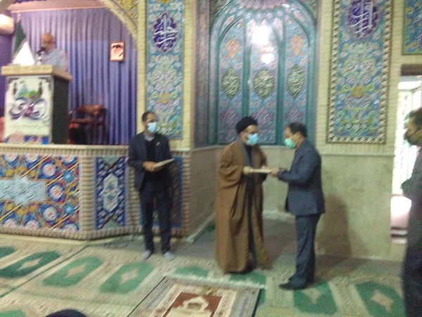 طرح شمیم خدمت توسط دانشگاه فرهنگیان استان و پایگاه مقاومت بسیج کارمندان شهدای دانشگاه فرهنگیان لرستان در حاشیه نماز دشمن شکن جمعه در مصلای الغدیر خرم آباد برگزار شد. 19