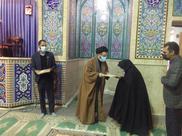 طرح شمیم خدمت توسط دانشگاه فرهنگیان استان و پایگاه مقاومت بسیج کارمندان شهدای دانشگاه فرهنگیان لرستان در حاشیه نماز دشمن شکن جمعه در مصلای الغدیر خرم آباد برگزار شد. 20