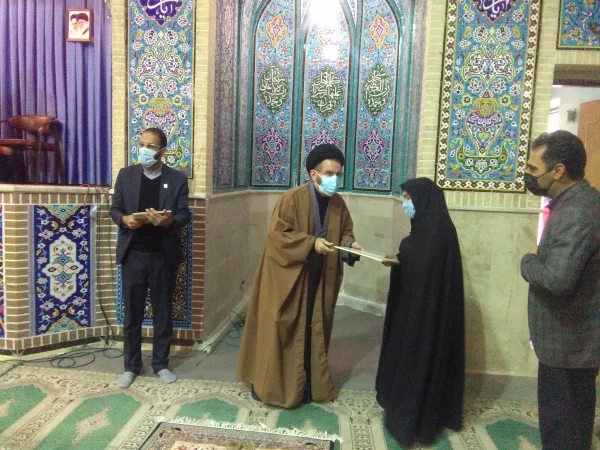 طرح شمیم خدمت توسط دانشگاه فرهنگیان استان و پایگاه مقاومت بسیج کارمندان شهدای دانشگاه فرهنگیان لرستان در حاشیه نماز دشمن شکن جمعه در مصلای الغدیر خرم آباد برگزار شد. 21