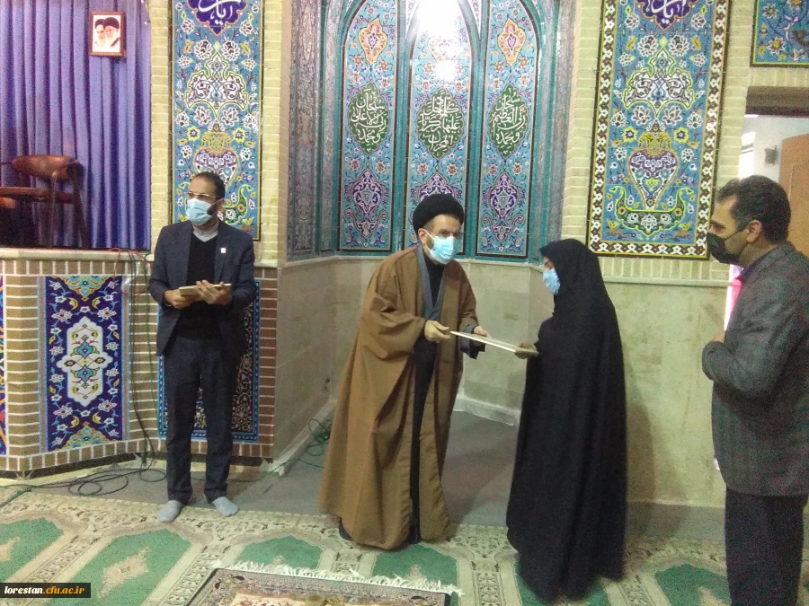 طرح شمیم خدمت توسط دانشگاه فرهنگیان استان و پایگاه مقاومت بسیج کارمندان شهدای دانشگاه فرهنگیان لرستان در حاشیه نماز دشمن شکن جمعه در مصلای الغدیر خرم آباد برگزار شد. 21